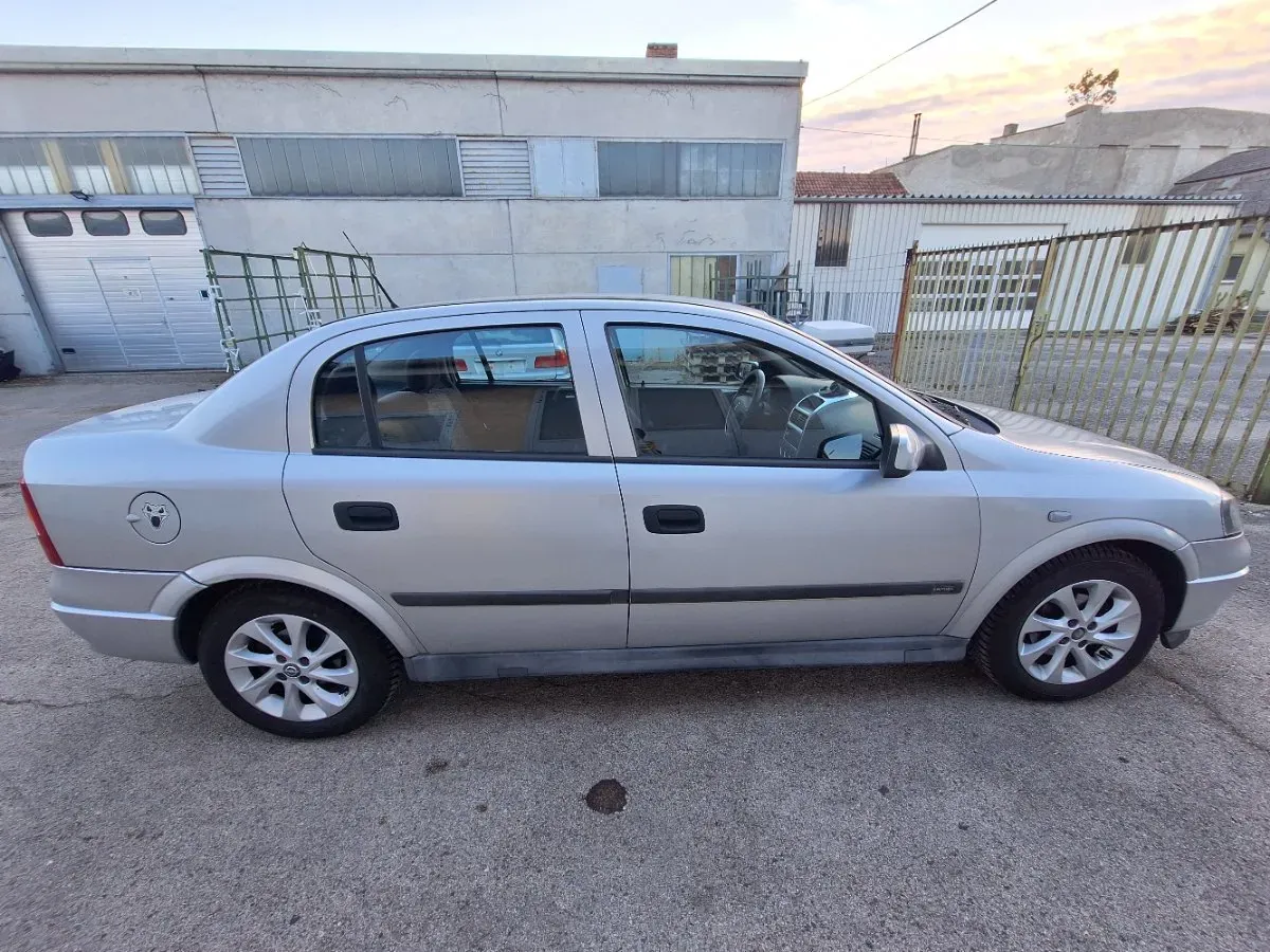 Opel Astra 2000 photo 3
