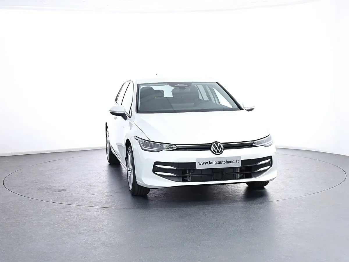 Volkswagen Golf 2026 photo 2