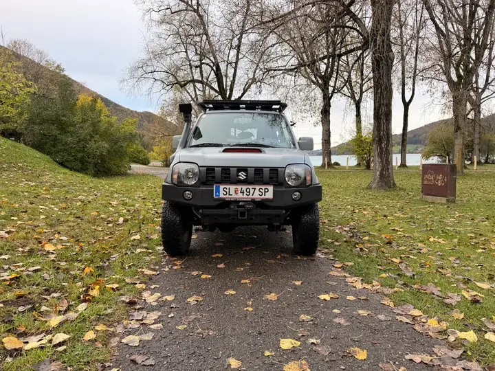 Suzuki Jimny 2017 photo 2
