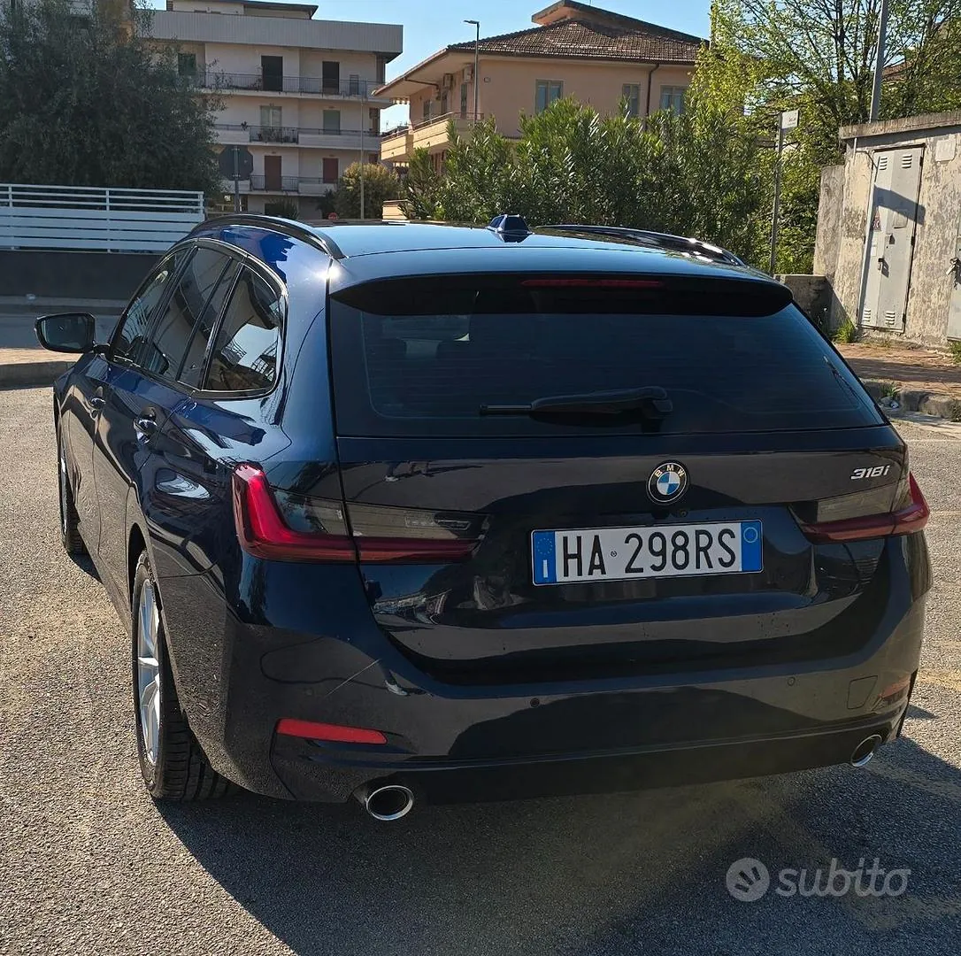 BMW 318I 2024 photo 2