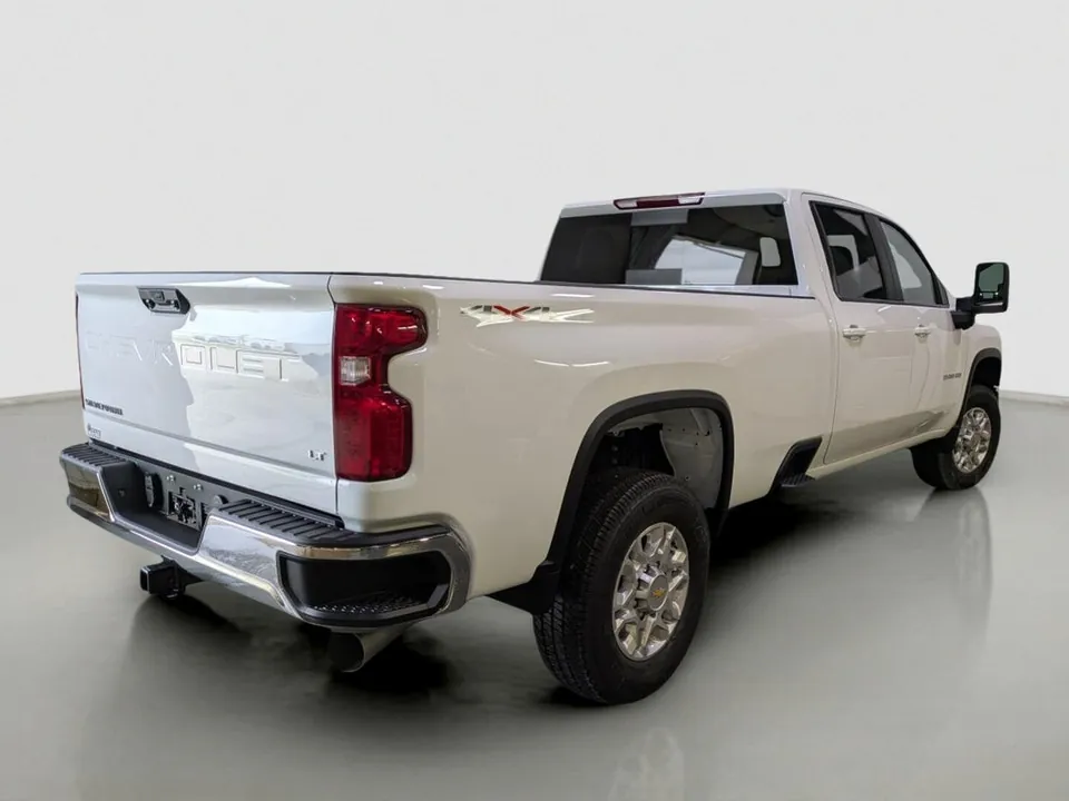 Chevrolet Silverado 3500Hd 2026 photo 3