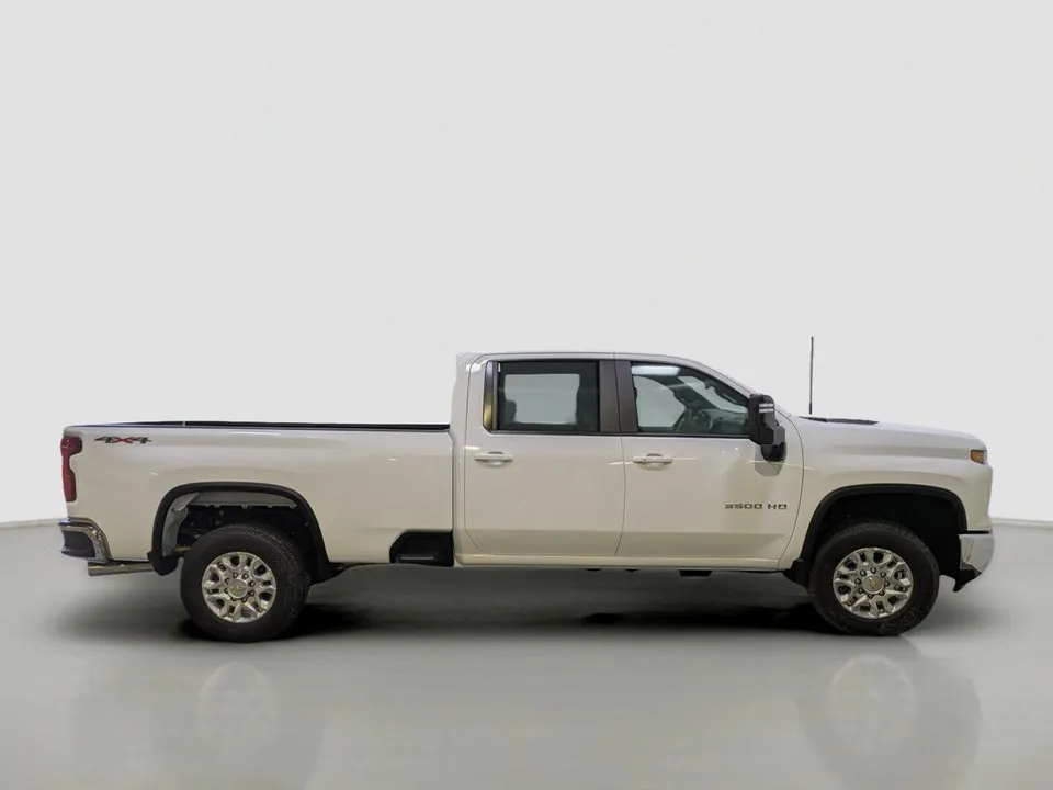 Chevrolet Silverado 3500Hd 2026 photo 2