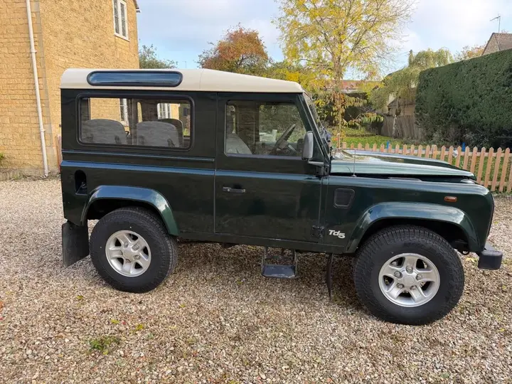Land Rover Defender 90 1999 photo 5