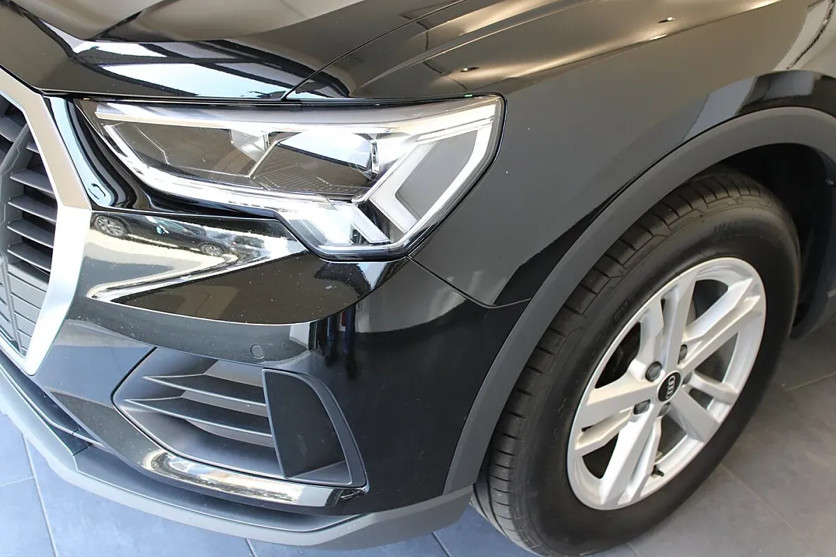 Audi Q3 2021 photo 2