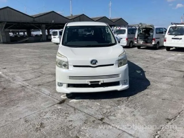 Toyota Voxy 2007 photo 5