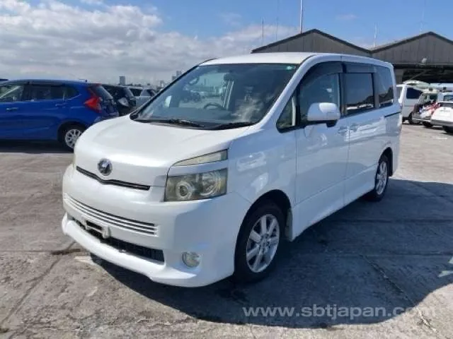 Toyota Voxy 2007 photo 2