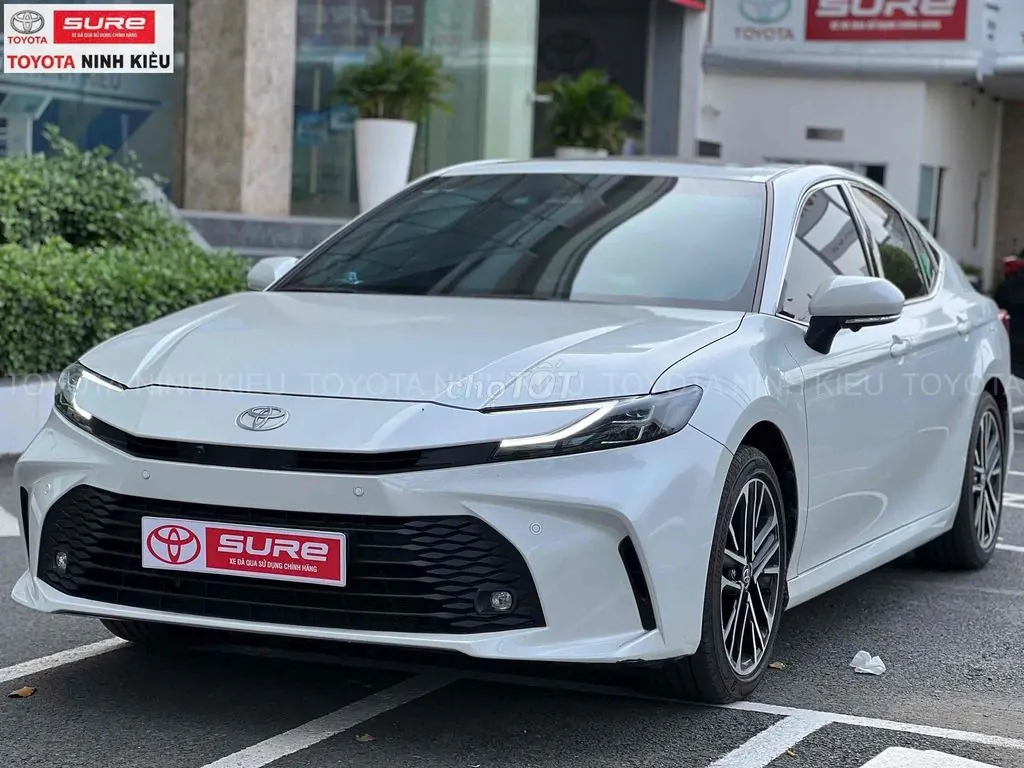 Toyota Camry 2025 photo 2