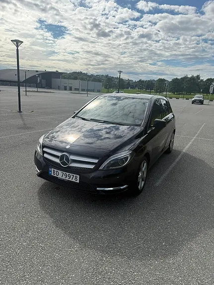 Mercedes-Benz B180