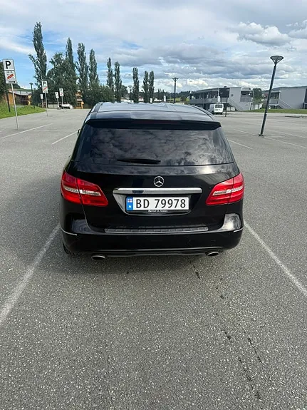 Mercedes-Benz B180 2012 photo 2