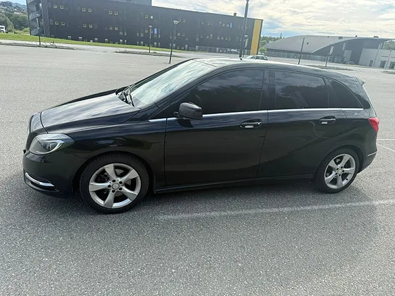 Mercedes-Benz B180 2012 photo 3
