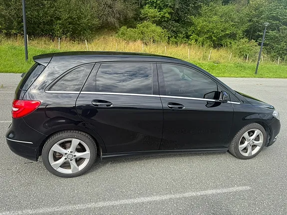 Mercedes-Benz B180 2012 photo 4