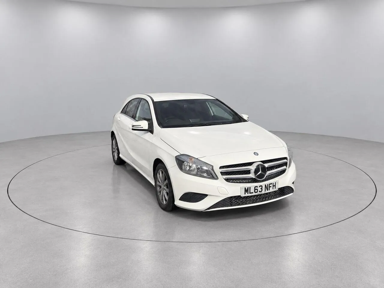 Mercedes-Benz A180 2013 photo 2