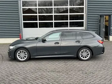 BMW 3 Series 2025 photo 2
