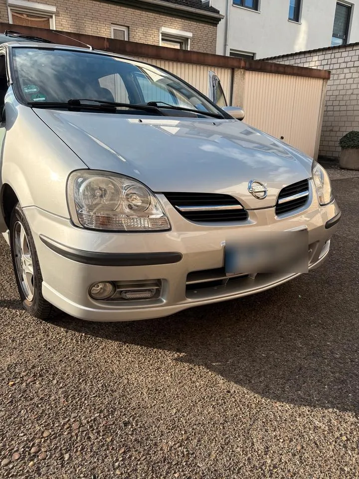 Nissan Almera Tino