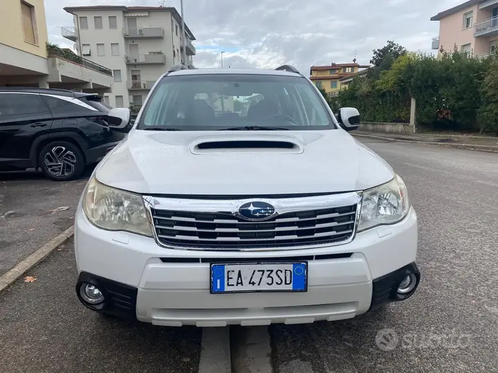 Subaru Forester 2010 photo 2