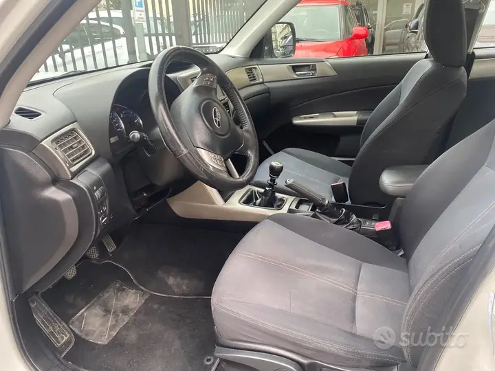 Subaru Forester 2010 photo 4