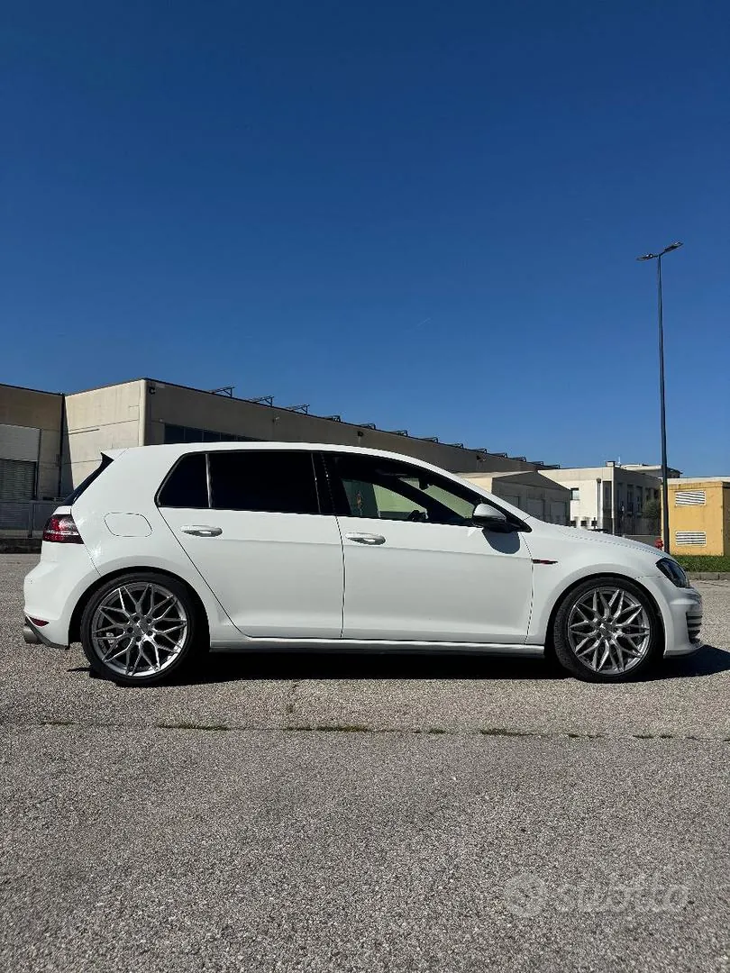 Volkswagen Golf 2015 photo 2