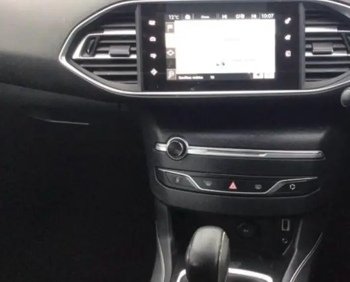 Peugeot 308 2015 photo 2