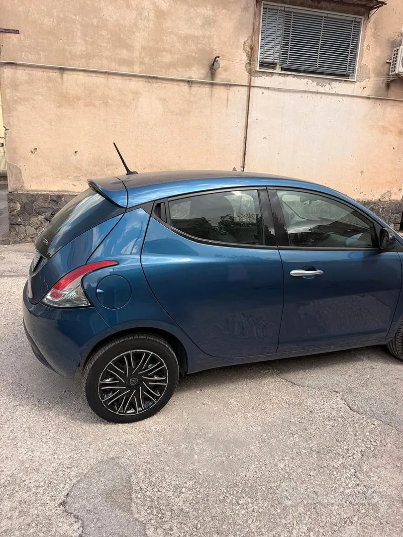 Lancia Ypsilon 2022 photo 2