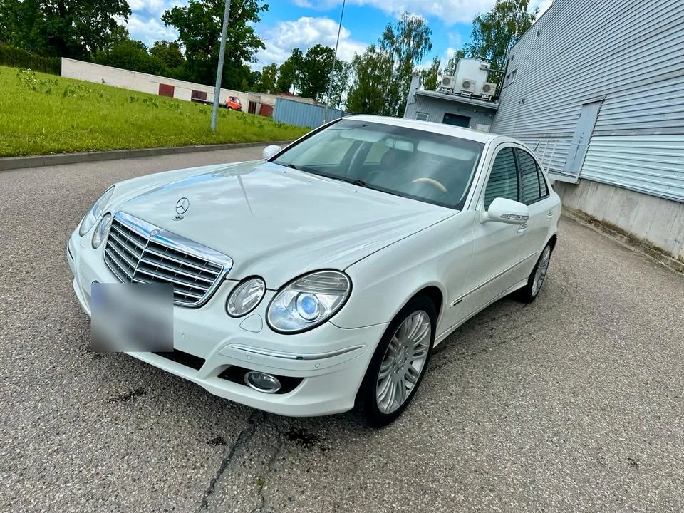 Mercedes-Benz E320
