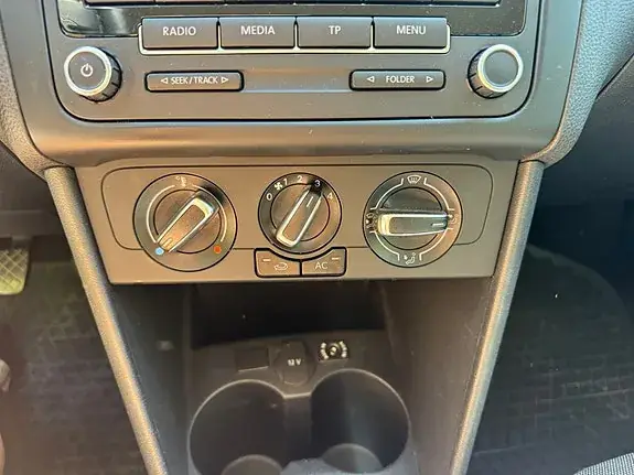 Volkswagen Polo 2012 photo 4