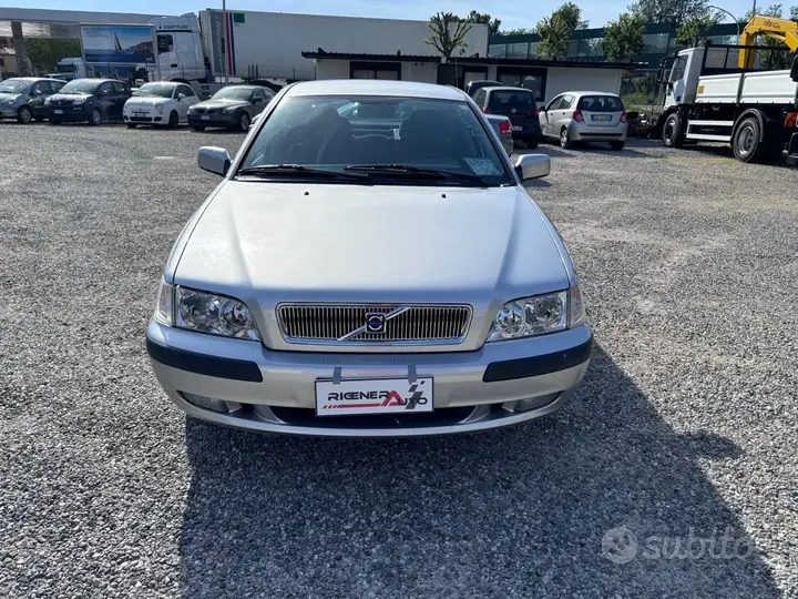 Volvo V40 2001 photo 2