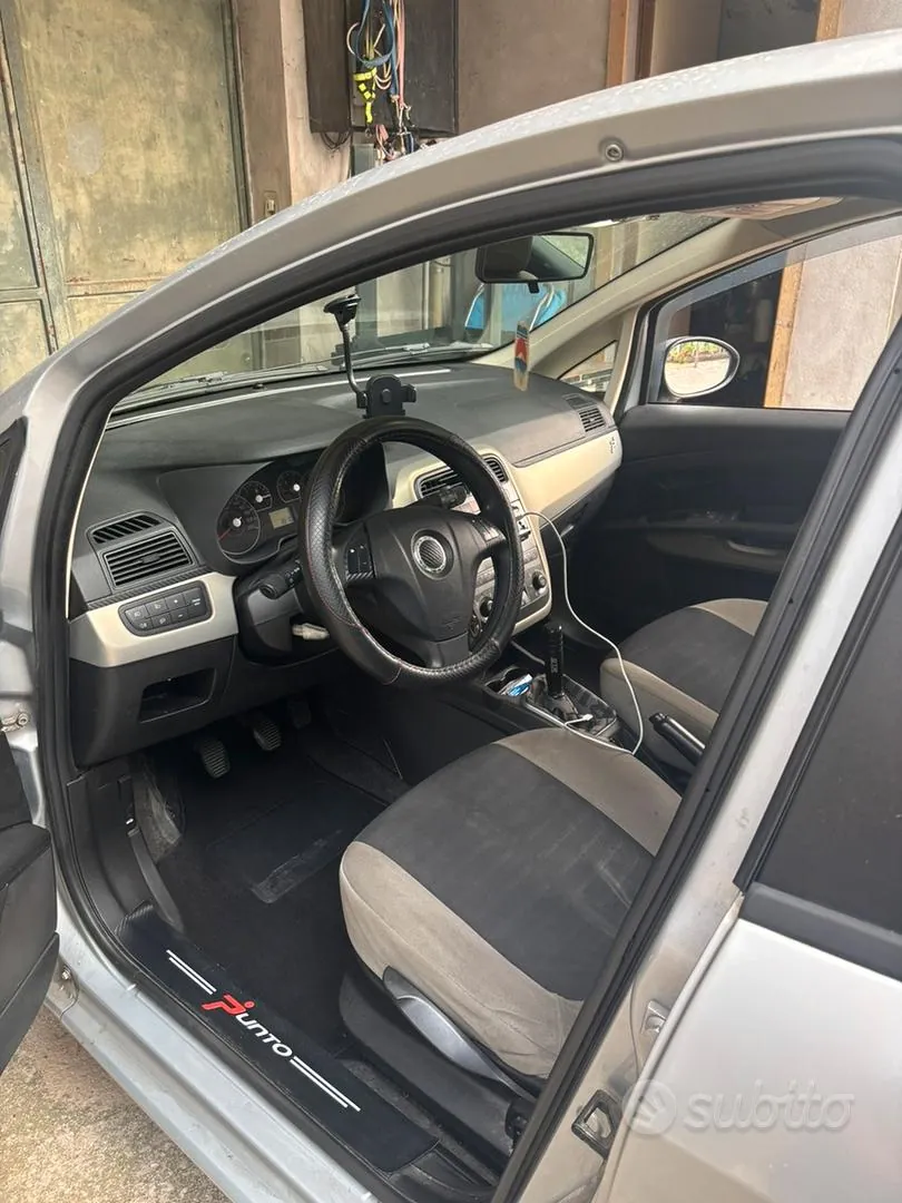 Fiat Grande Punto 2008 photo 5