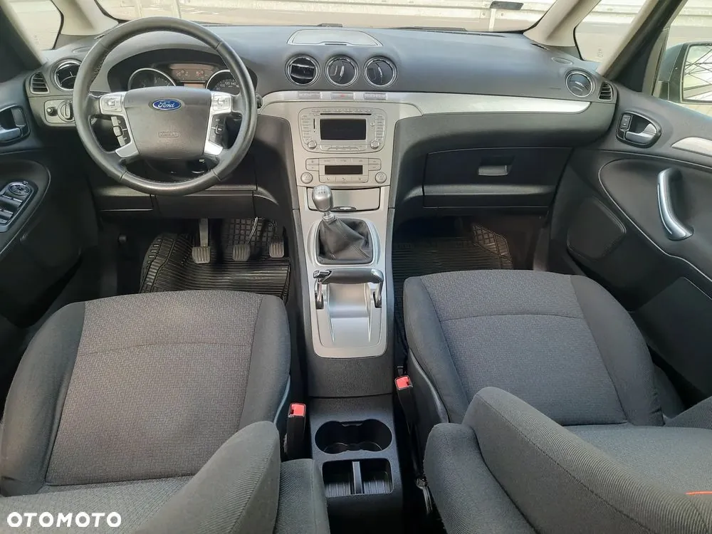 Ford Galaxy 2010 photo 4