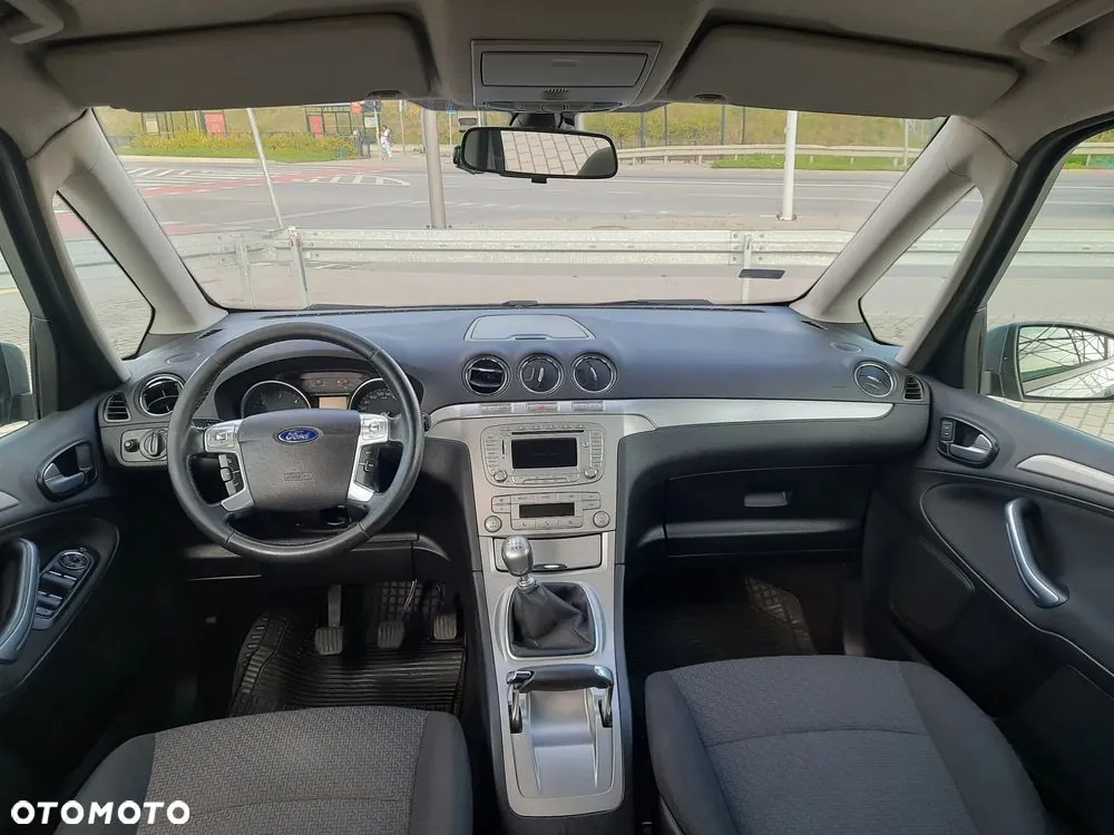 Ford Galaxy 2010 photo 3
