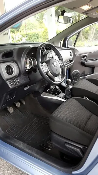 Toyota Yaris 2013 photo 2