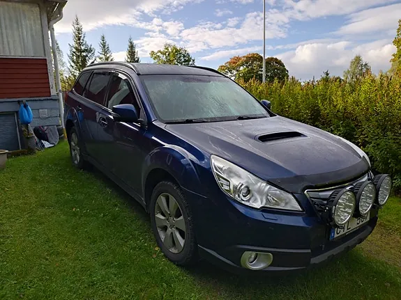 Subaru Outback 2012 photo 2