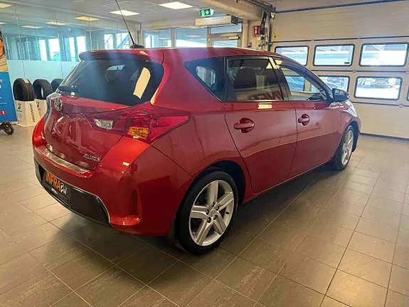 Toyota Auris 2013 photo 5