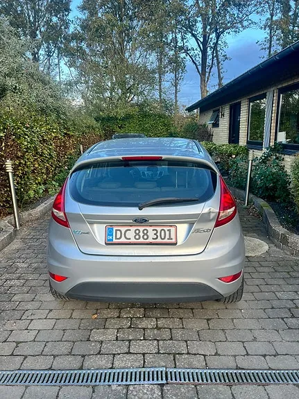 Ford Fiesta 2010 photo 2