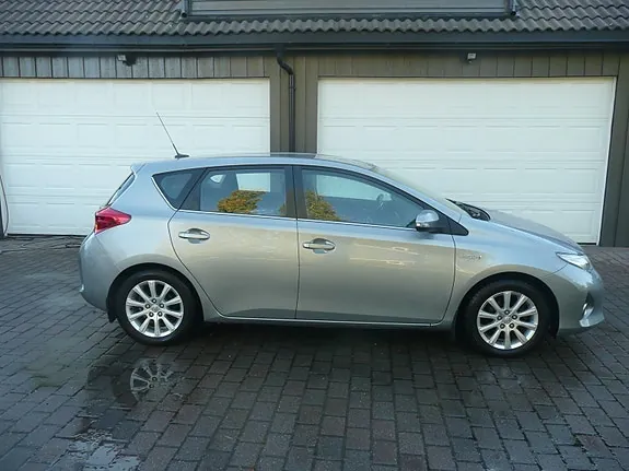 Toyota Auris 2013 photo 2