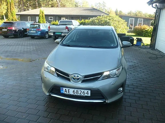 Toyota Auris 2013 photo 5