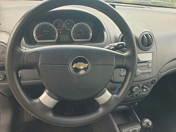 Chevrolet Aveo 2010 photo 2
