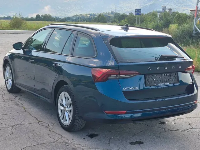 Skoda Octavia 2023 photo 2