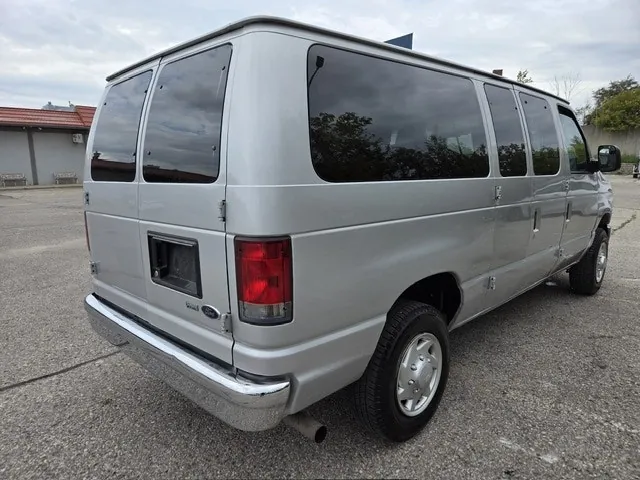 Ford Econoline 2012 photo 5