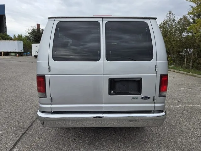 Ford Econoline 2012 photo 4