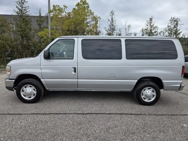 Ford Econoline 2012 photo 2