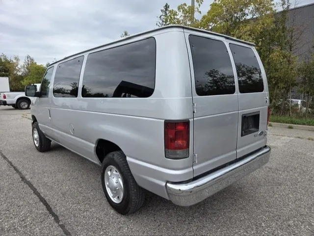 Ford Econoline 2012 photo 3
