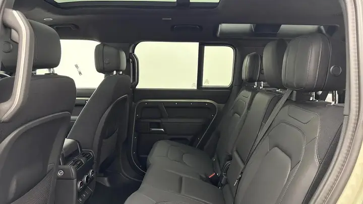 Land Rover Defender 110 2025 photo 4