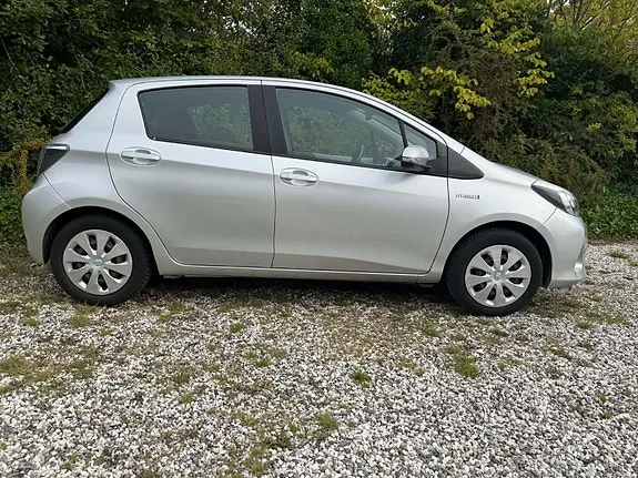 Toyota Yaris 2012 photo 5