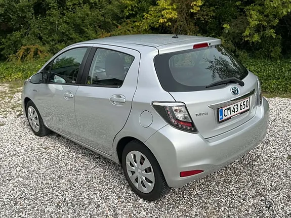 Toyota Yaris 2012 photo 4