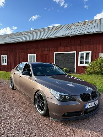 BMW 520I