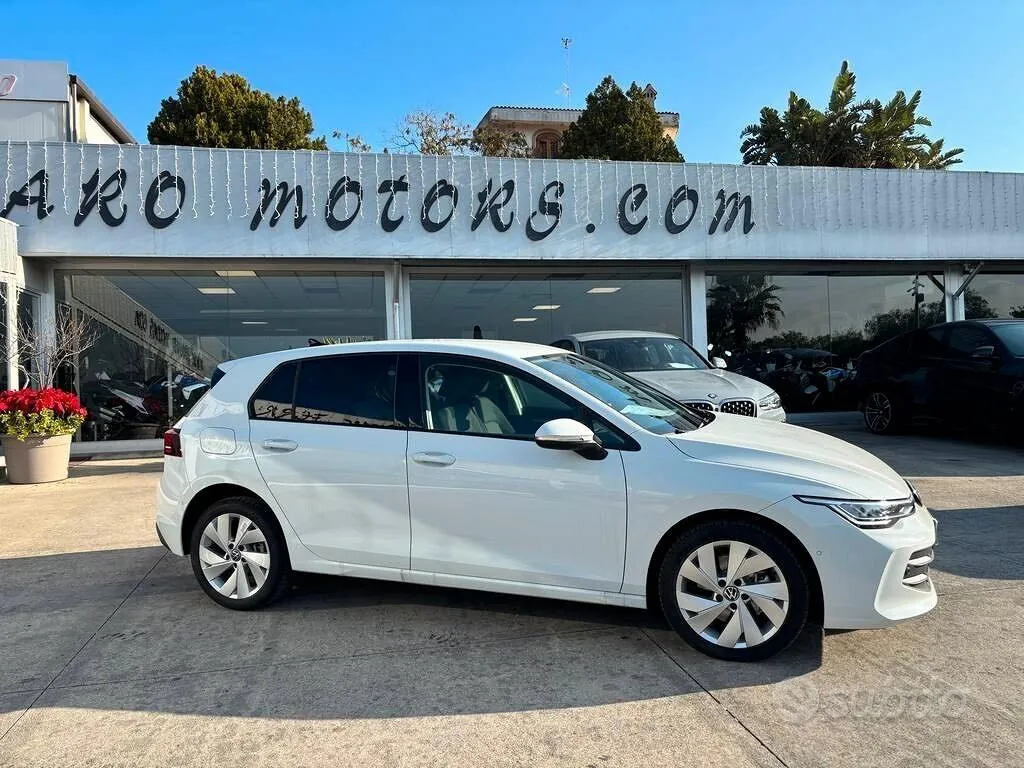 Volkswagen Golf 2025 photo 5