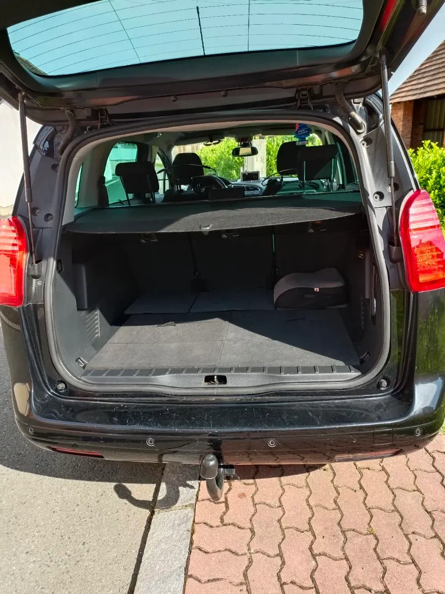Peugeot 5008 2011 photo 2