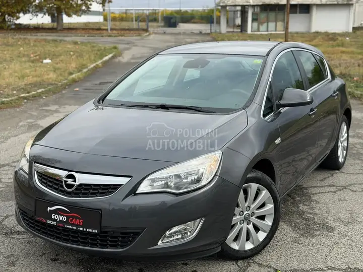 Opel Astra J 2011 photo 5