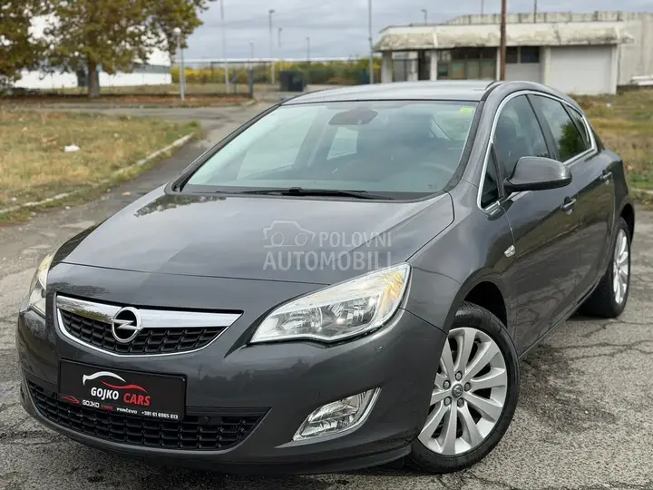 Opel Astra J 2011 photo 4