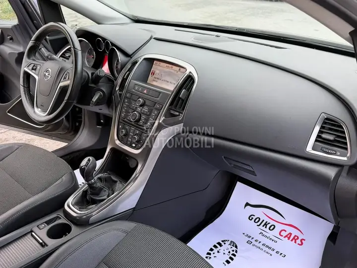 Opel Astra J 2011 photo 3